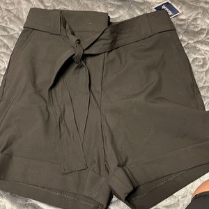 NWTrachel Zoe Mid length Shorts